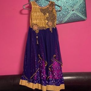 I’m selling a long slowly blue dress amazing for party wear